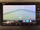 【バックカメラ】運転が苦手な方も車庫入れラクラクです!ギアをリバースに入れれば自動的に切り換わりますので、面倒な操作は不要です♪狭い駐車場もお車を傷つけず安心ですね!