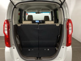 コンパクトボディーなのに、荷室はこんなに広々!たくさん荷物が積めますよ。