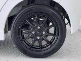 社外アルミホイールがついております!黒でかっこいいですね。