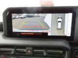 (パノラミックビューモニタ-)車を上から見たような映像で死角もバッチリ確認できます。