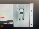 アラウンドビューモニター付!自分の車を真上から見たような映像です。でも、補助的な機能ですので過信せず、自分の目で安全を確認しながら操作してくださいね。