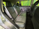 後部座席も気になるようなキズ・汚れやへたり等、大きなダメージはなく、良好な状態です。