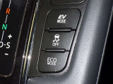 燃費を優先するならエコドライブモード!夜遅いからご近所に迷惑をかけないように&hellip;という時はEVドライブモード!走りを選べる2つのモードスイッチ付きです!