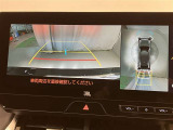 パノラミックビューモニター付きです。車両を上から見たような映像をディスプレイオーディオ画面に表示。運転席からの目視だけでは見にくい、車両周辺の状況をリアルタイムでしっかり確認できます。