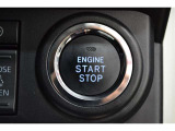 ワンプッシュで楽々エンジンスタート!キーを取り出さず、ドアノブに触れるだけでドアを施錠&解錠も可能です。