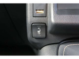 【シートヒーター】運転席、助手席ともにシートヒーター装備です。寒い朝、車内が暖まるのを待たずに快適に出発できます♪気持ちよく1日が始まります。