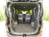 普段のお買い物や通勤、送迎等に十分な荷室スペースを確保しております。セカンドシートを倒すと、大きな荷物の積載も可能です♪
