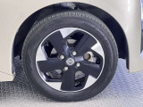 オシャレな純正アルミホイール付きですので見た目がカッコイイですよ♪