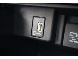 USBオーディオ用ソケットがついていますので携帯電話などを接続すれば音楽等の再生が可能です!