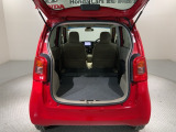 リアシートを倒すと、ラゲッジスペースを広くお使いいただけます!