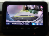 バックも安心のリアカメラ付いています。リアカメラがあると、いつでも安全にバックできますね。死角も減ります。3ビュー切り替え、ガイド線表示なので便利です。