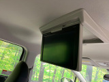 【フリップダウンモニター】大画面モニターで後席でもエンタメをお楽しみいただけます。小さなお子様にも大人気の装備です♪