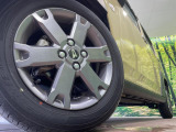 【純正15インチアルミホイール】外観にマッチした純正アルミホイールを装着しております。各種社外アルミホイールや、スタッドレスタイヤも取扱いしております。是非ご相談ください♪