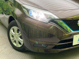 【LEDヘッドライト】悪天候や夜間走行時も良好な視界を確保し安心して運転できる高輝度LEDヘッドライトを装備!点灯速度が早く、消費電力も抑えられています。