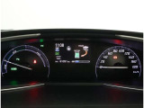 とっても見やすいメーターです。夜間時はラグジュアリーな気分にさせてくれる照明が魅力ですので、夜のドライブも楽しみになりますよ♪
