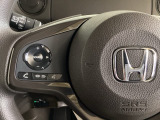 ステアリングスイッチがついていますので、オーディオのチャンネル変更、ボリューム、ジャンル変更が操作可能です。ハンドルから手を離さず安全に操作できます。
