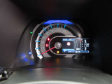 スピードメーター、タコメーターが装備されております。その他お車の情報もメーター内から確認することが可能です☆