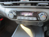 オートエアコンです。簡単な操作で室内を快適な温度になりますので夏場や冬場でも快適なドライブが楽しめます。