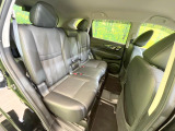 後部座席も気になるようなキズ・汚れやへたり等、大きなダメージはなく、良好な状態です。