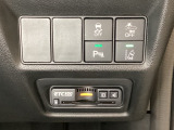 Hondaセンシング用の、VSA(ABS+TCS+横滑り抑制)解除と路外逸脱抑制機能などのオンオフスイッチはハンドルの右側に装備。その下にETC2.0がついています。高速道路の料金所の通過も楽々です。