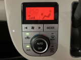 オートエアコン(プッシュ式)操作しやすいプッシュ式コントロールパネルを採用しております。 ♪