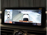 パノラミックビューモニター。車両を上から見たような映像を表示。運転席から目視しにくい車両周囲の状況をリアルタイムで確認できます。