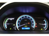 とっても見やすいメーターです。夜間時はラグジュアリーな気分にさせてくれる照明が魅力ですので、夜のドライブも楽しみになりますよ♪