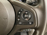 ハンドルにHondaセンシング系のクルーズコントロールやレーンキープアシストなどの操作スイッチが装備されています。ハンドルから手を離さず安全に操作できます。