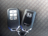 スマートキー付!キーを取り出さなくてもドアロックの施錠・開錠、エンジンの始動が出来ます!雨の日や荷物の多い日にとても便利ですね♪