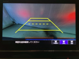 バックでの車庫入れも安心です! リアカメラが付いているバックモニター付のナビを装備しております。操作線もついており距離感も画面から確認できます。