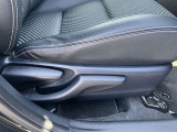 運転席は高さ調整可能です!どんな体型の方でもぴったりフィット!