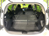 普段のお買い物や通勤、送迎等に十分な荷室スペースを確保しております。セカンドシートを倒すと、大きな荷物の積載も可能です♪