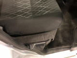 痛みの出やすい運転席シートの角、フロアマット、座面、ともに良好です