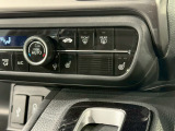 【シートヒーター】シートヒーター装備車です。寒い冬に乗車中とても暖かく快適に移動できます。冷え性の方にピッタリの装備です!