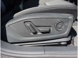 Audi正規ディーラーが高品質をお約束。高度な訓練・教育を受けたAudi専任メカニックが、100項目にもおよぶ精密な点検を実施いたします。すべてをクリアしたAudi車だけが、あなたのお手元に届けられるのです。