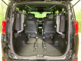 普段のお買い物や通勤、送迎等に十分な荷室スペースを確保しております。セカンドシートを倒すと、大きな荷物の積載も可能です♪