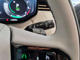 【パドルシフト】スポーツカーにある装備でステアリングから手を放すことなくシフトチェンジが可能な人気快適機能になります。