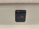 SOSコール機能搭載しています。緊急事態時に押すとオペレーターに繋がり、サポートしてくれます。