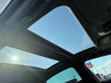 メーカーオプションのパノラマルーフ
