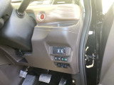 ビルトインタイプの【ETC】で見た目もスッキリ。高速道路の利用にとても便利です。【安全装置】衝突被害軽減ブレーキ・横滑り抑制機能・路外逸脱制御機能も付いていますので安心です。