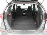 後部座席を倒すとさらに広く!長いお荷物なども載せられます♪