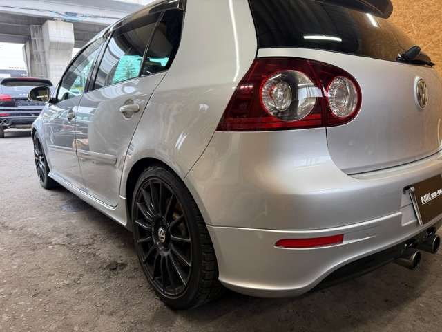 フォルクスワーゲン ゴルフ R32 4WD 社外中間マフラー OZ18インチAW の