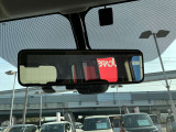 スマートルームミラー♪たくさん荷物を載せても、バックカメラで映像を映すので後方の視界も確保!!様々なシーンで活躍する便利装備☆
