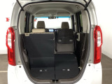 シートを倒せばラゲッジスペースも広々。BBQやゴルフなど様々な用途で活躍します。アクティブに動かれるお客様には強い味方です!