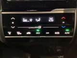 プラズマクラスター付き・オートエアコンがついてますので、簡単操作で快適に過ごせます。リア熱線のスイッチの中に、雪道に対応したサイドミラーヒーターも入っています。