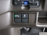 パーキングセンサーや横滑りを防ぐVSA等のスイッチ類は運転席の右側、手の届きやすい位置にあります。