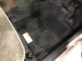 嬉しい純正フロアマット付き♪ 状態も良好です(^^♪