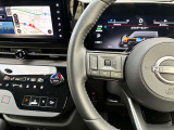 ハンドル周りには車両状態の確認やナビ操作が可能なステアリングスイッチを完備♪