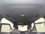 インパネシフトなので、操作がしやすく足元もすっきり!