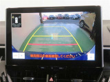 車両後方の映像を映すバックモニター。進路を確認しながら安全に車庫入れできます。